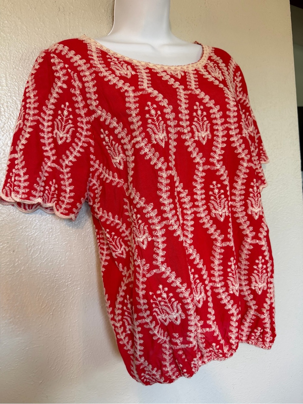 Solitaire Boho Embroidered Red Floral Textured Peasant Blouse Top Sz‎ L NWOT